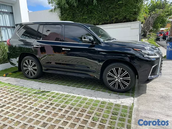 jeepetas y camionetas - Lexus LX570 año 2016 Unico Dueño como nueva 3