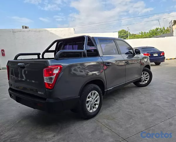jeepetas y camionetas - KGM REXTON 2021 GRIS OSCURO DIESEL 5