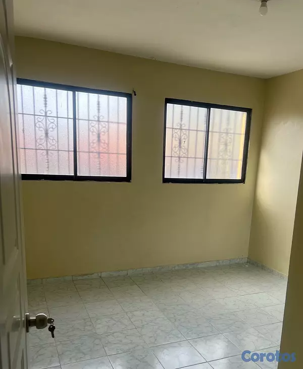 casas - Se alquila una casa sin marquesina. 4