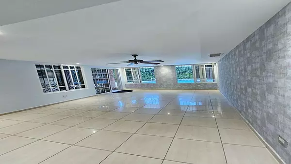 casas - ALQUILER DE CASA EN LA URBANIZACION FERNANDEZ 6