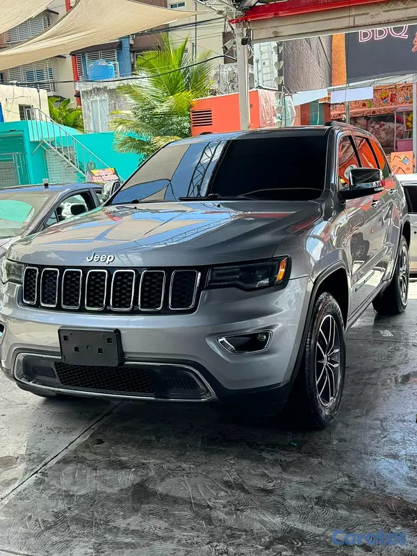 jeepetas y camionetas - Vendo Jeep Grand Cherokee 2018 Gris 2
