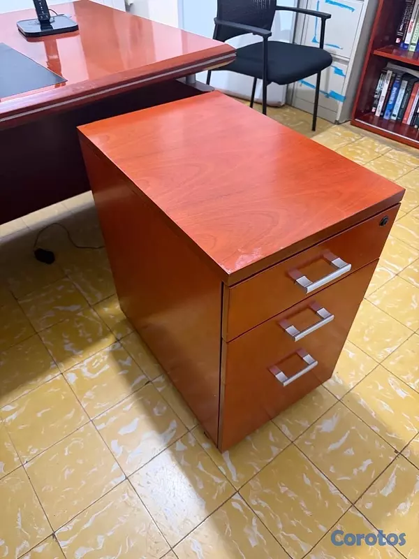 articulos de oficina - Set de Oficina Completo. Escritorio y Credenza.Comprados en Omar Muebles. 3