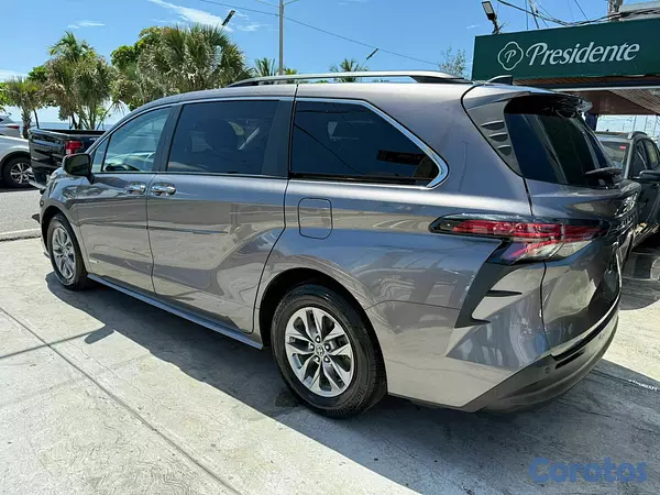 jeepetas y camionetas - Toyota Sienna XLE 2021 10