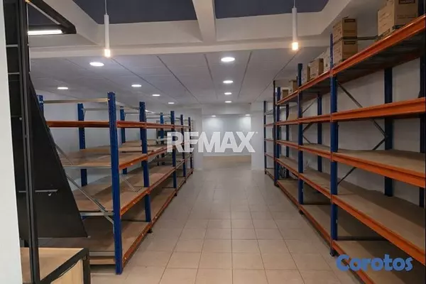 oficinas y locales comerciales - Local comercial de 278m2 en alquiler en Los Prados 1