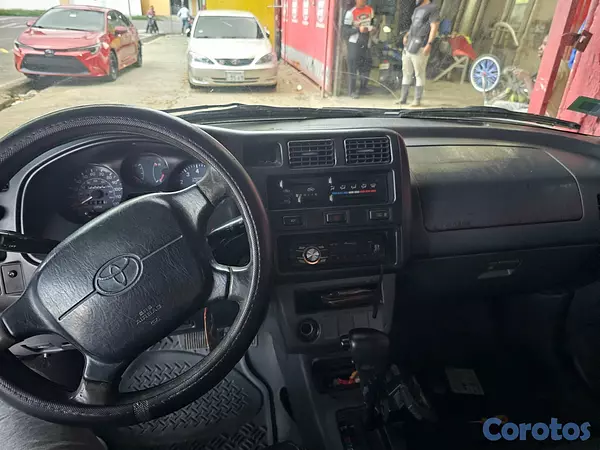 jeepetas y camionetas - Toyota Rav-4 la guagua esta en perfecta condiciones  2
