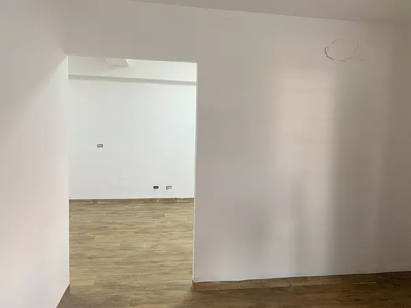 oficinas y locales comerciales - Local céntrico en Piantini 4