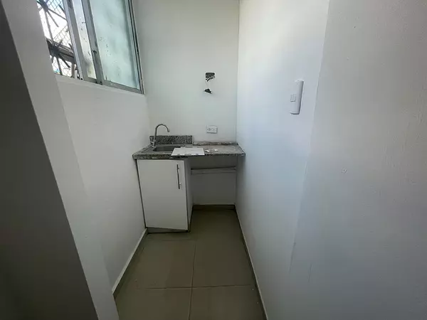 oficinas y locales comerciales - Alquiler céntrico local en Bella vista 5