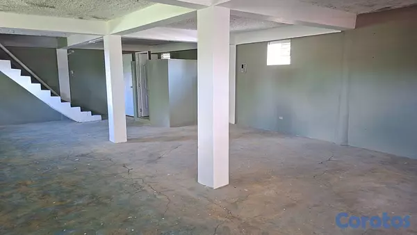 oficinas y locales comerciales - Local Segundo Nivel Amplio y espacioso. 20