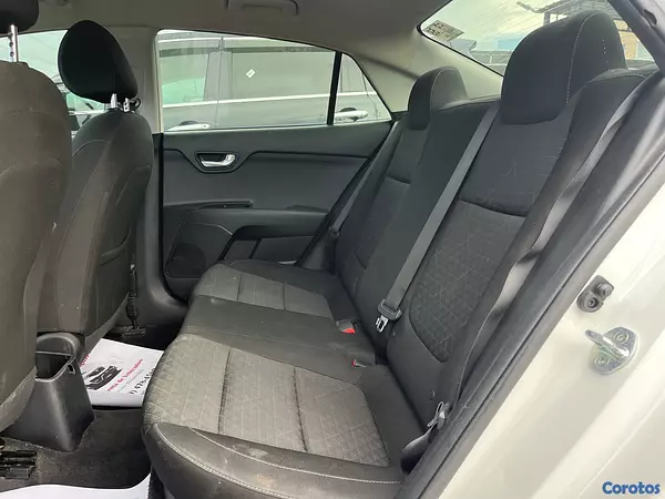 carros - Kia Rio 2020 9