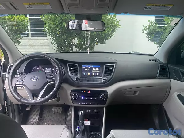 jeepetas y camionetas - Hyundai Tucson 2018  en excelentes condiciones  8