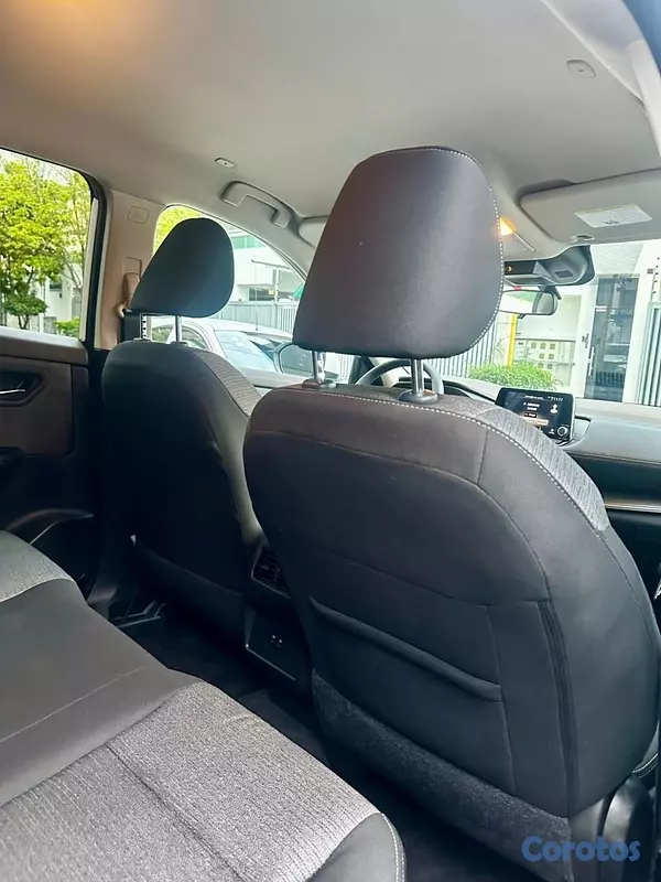 jeepetas y camionetas - Nissan Rogue SV 2023 8