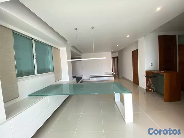 apartamentos - Piso alto de con La Línea blanca en La Esmeralda, Santiago. 3