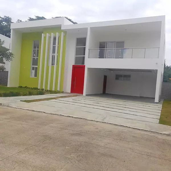 casas - Confortable Residencia de 2 Niveles en Proyecto Cerrado, Llanos de Gurabo 1