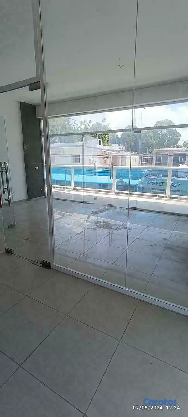 oficinas y locales comerciales - EXCELENTE PLAZA COMERCIAL-  SIN INTERMEDIARIOS - CERCANO PLAYA BOCA CHICA... 4