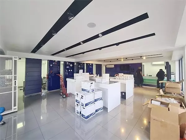 oficinas y locales comerciales - Local amplio en zona comercial 5