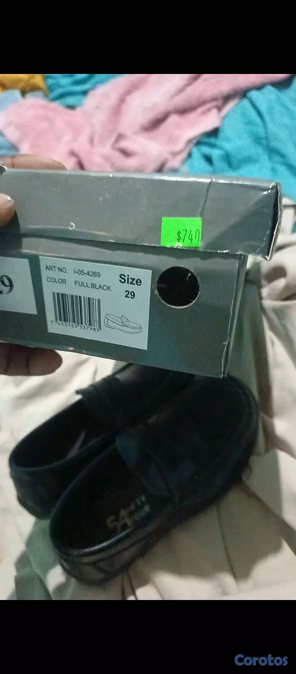 ropa y zapatos - vendo estos zapatos de niño, solo lo uso 2 veces en diciembre, le apretaban.  5