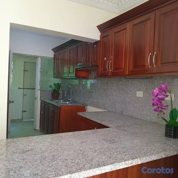 apartamentos - Amplio Apartamento Remodelado Cerca de la 27 de Fe 3