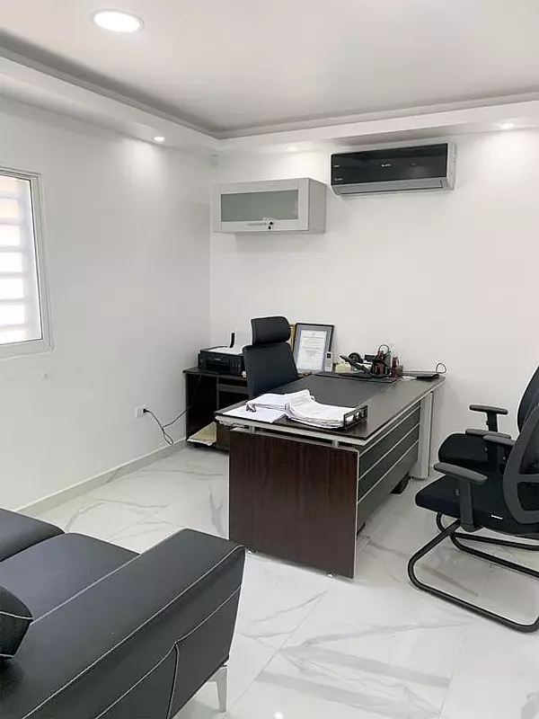 oficinas y locales comerciales - Local céntrico en el millon 9