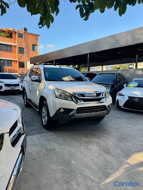 jeepetas y camionetas - Isuzu MUX 2015
 3