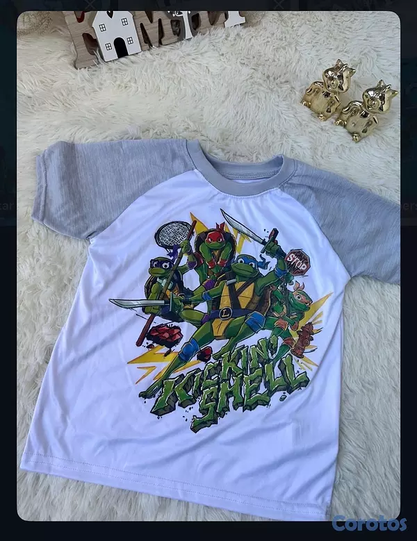 ropa y zapatos - Hermoso ser de tres piezas para los niños. 
 3
