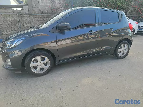 carros - chevolet spark 2019 3