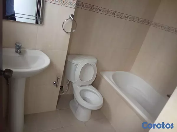apartamentos - Bella Vista: Alquiler de Apartamento Amplio con Balcón. 5
