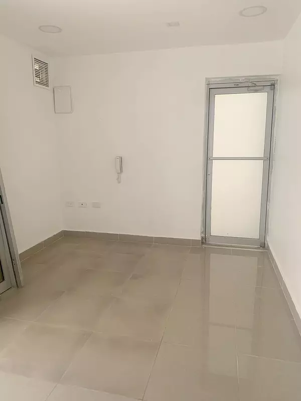 oficinas y locales comerciales - Local céntrico en los Prados  5