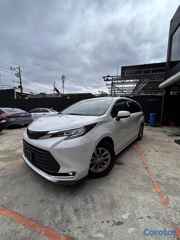 jeepetas y camionetas - TOYOTA SIENNA XLE 2021  2