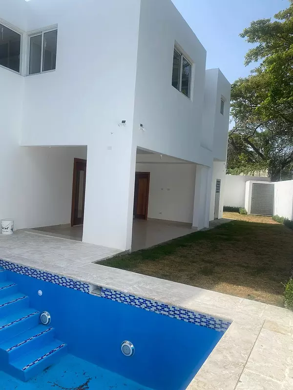 casas - Confortable Residencia de 2 Niveles en Proyecto Cerrado, Llanos de Gurabo 2