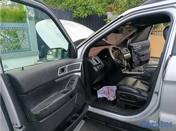jeepetas y camionetas - Ford Explorer 2014 XLT – 3 Filas, asientos en piel 6