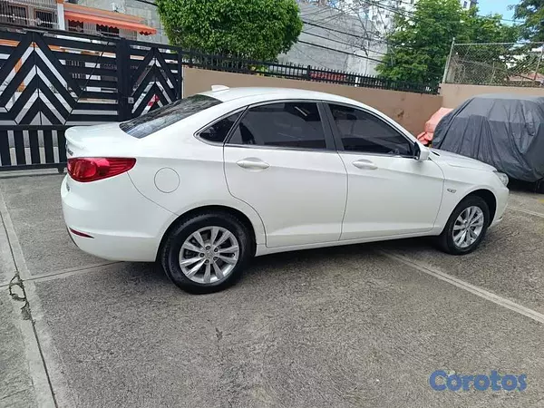 carros - Vehículo 100% Eléctrico Baic EU260 9