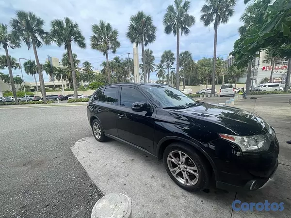 jeepetas y camionetas - Mitsubishi Outlander SE 2.4 MIVEC SUV  3