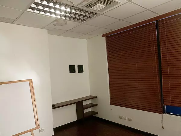 oficinas y locales comerciales - Local céntrico en Piantini 2