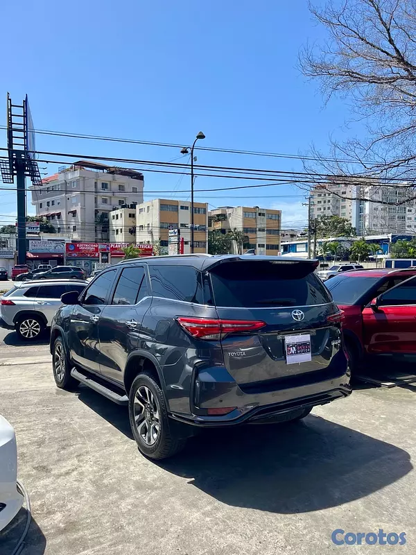 jeepetas y camionetas - Toyota Fortuner Diamond TSS 2023 7