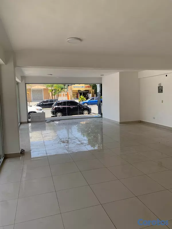 oficinas y locales comerciales - Se alquila en primer piso con sotano 8