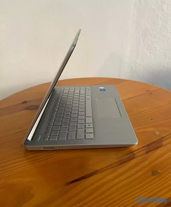 computadoras y laptops - HP Pavilion - Casi nueva Laptop HD de 14 pulgadas casi nueva 3