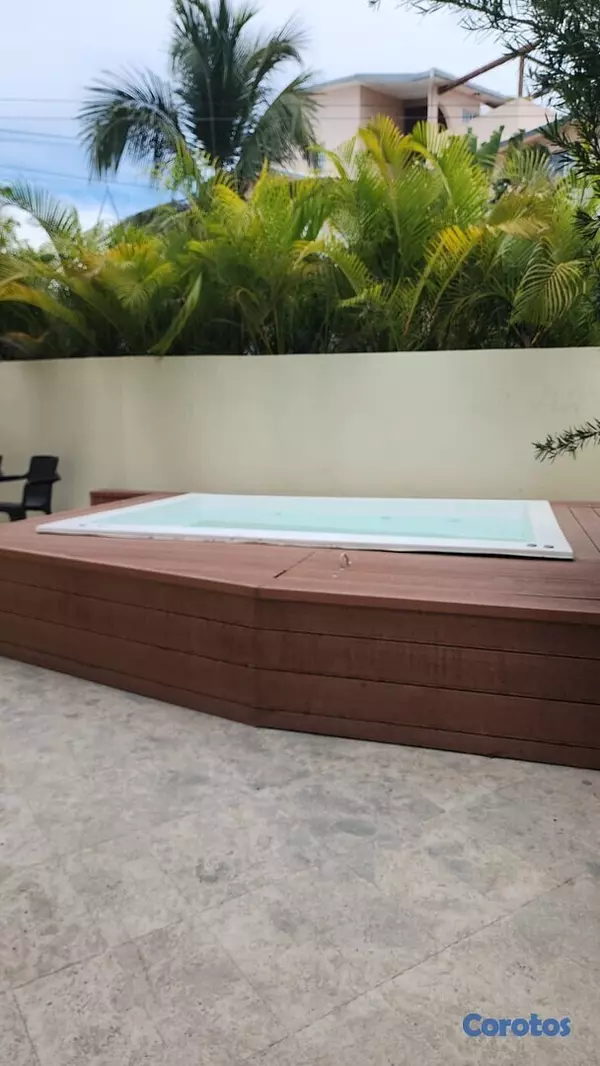 casas vacacionales y villas - Villa en Juan Dolio, de dos niveles  4