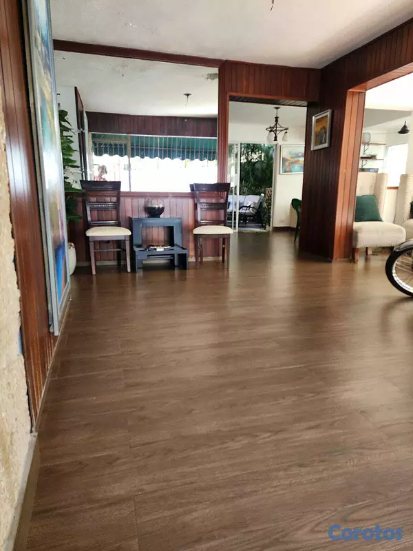 casas - Vendo casa en Avenida Independencia  6