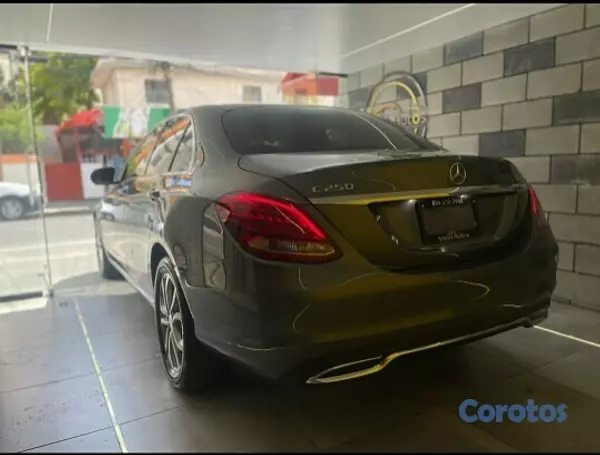 carros - Mercedes Benz C250 2017 4