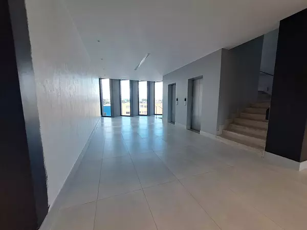 oficinas y locales comerciales - Alquilo Local  4to piso 50 mts en los prados  5