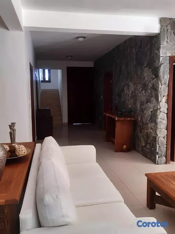 casas vacacionales y villas - Vendo villa de dos niveles 4 habitaciones en Metro Country Club  2