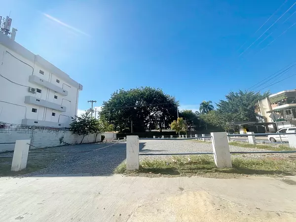 solares y terrenos - Solar céntrico en Gazcue  3