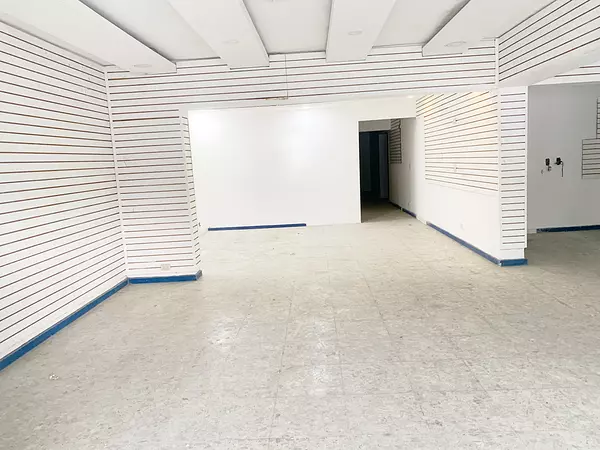 oficinas y locales comerciales - Local céntrico primer nivel 2