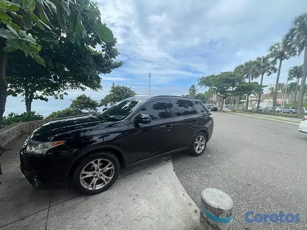 jeepetas y camionetas - Mitsubishi Outlander SE 2.4 MIVEC SUV  4