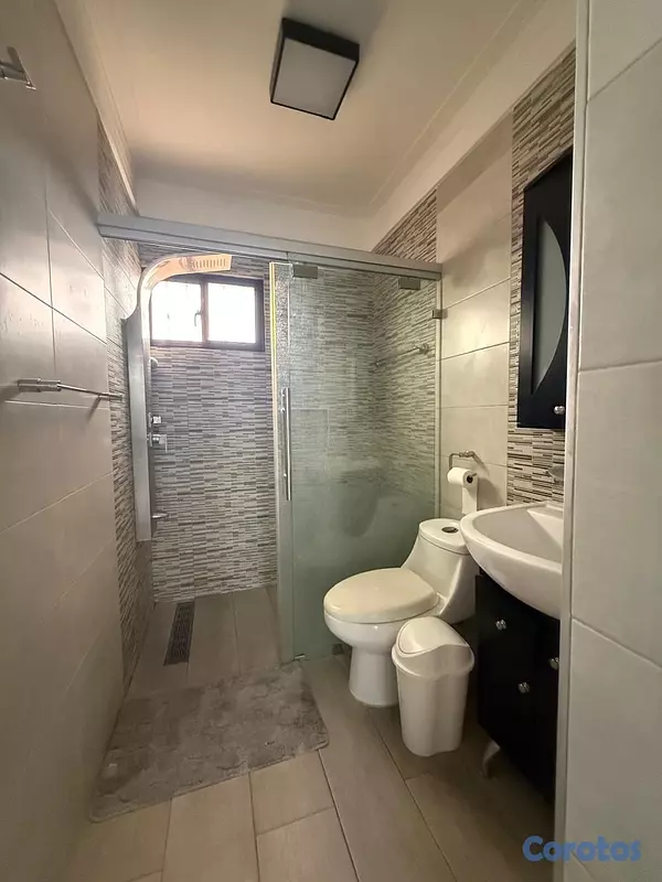 apartamentos - vendo en el millón piso 4 dos habitaciones dos baños parqueo balcón servicio  12
