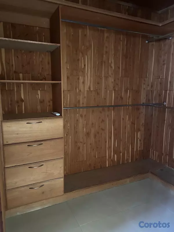 apartamentos - vendo o alquilo la Esperilla tres amplias habitaciones con baño dos parqueos bal 9