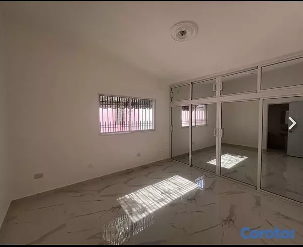 apartamentos - Alquilo apartamento de 3 habitaciones en Urbanizacion real📍 5
