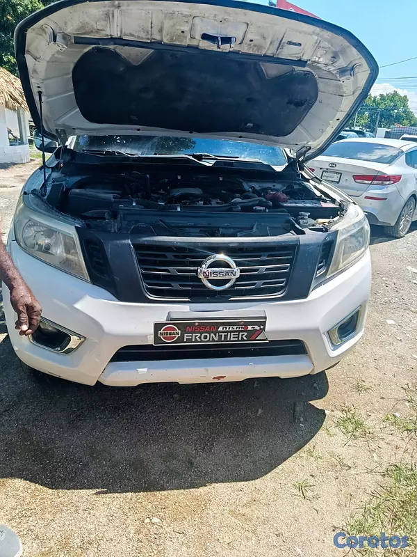 jeepetas y camionetas - Nissan Frontier blanco  7