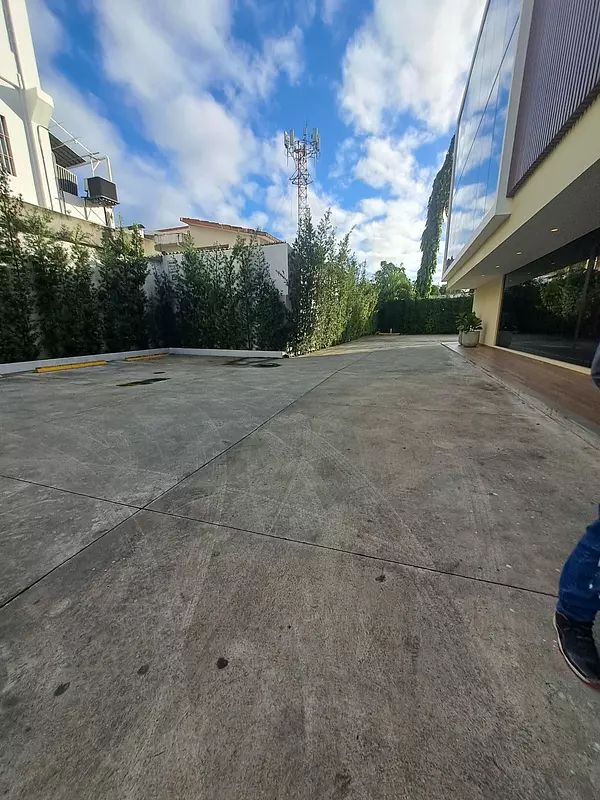 oficinas y locales comerciales - Alquilo Local2do piso 35 mts en los prados  6