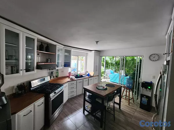 casas - Vendo casa en Avenida Independencia  10
